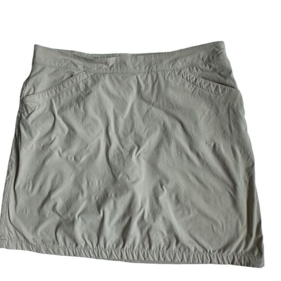 Eddie Bauer Athletic Skort Cream Outdoors Stretchy Fishing SZ 4 - Picture 1 of 15